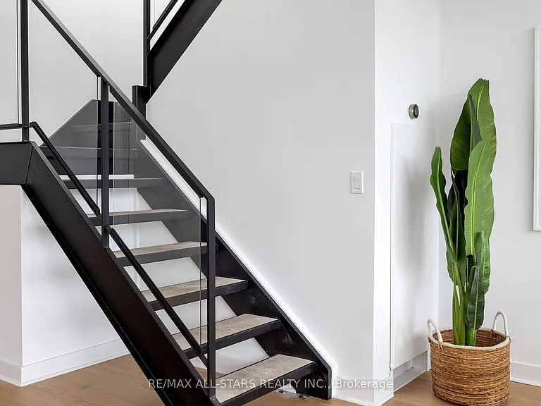 60 Bathurst St #Penthouse 1011 — Photo 18