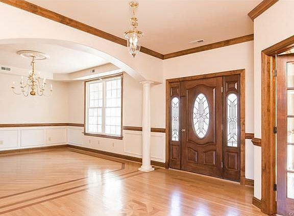 5th image of 515 Butterwood Cir