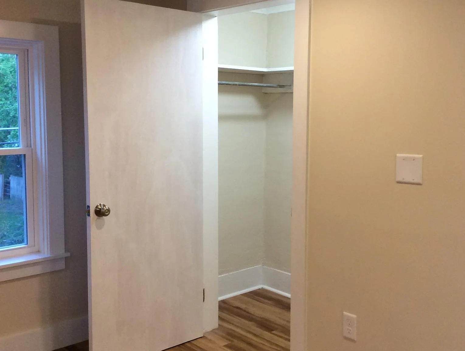3 bed, 1250 sqft, $2,300 — Photo 4