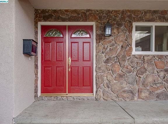 3rd image of 3345 Saint James Pl