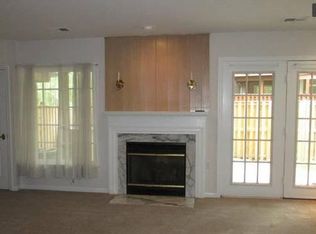5556 Sully Lake Dr, Centreville, VA 20120