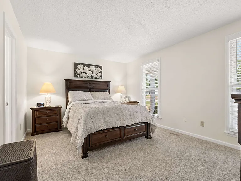 504 Riverview Dr — Photo 28