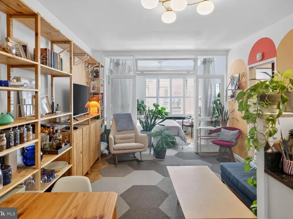 1 Scott Cir #106, Washington, DC 20036