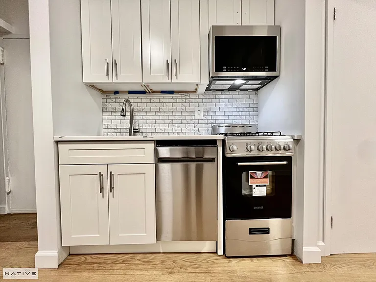 168 India St #2 — Photo 3