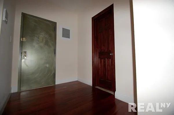 Rented by REAL New York | media 5