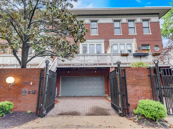 11 Portland Ct, Saint Louis, MO 63108