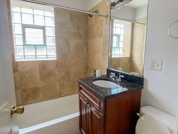 4th image of 3912 N Pine Grove Ave Unit 3928-1E