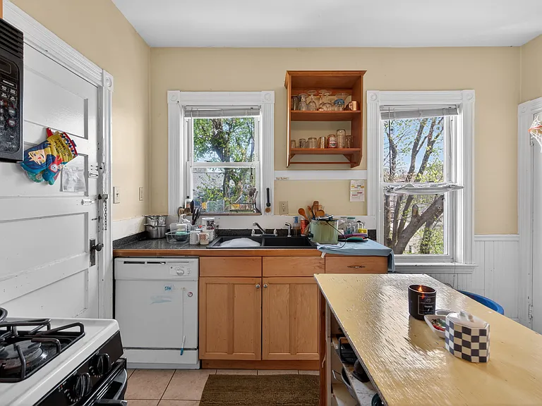 671 Washington St #2 — Photo 15