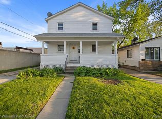 31 W Barrett Ave, Madison Heights, MI 48071