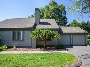 13 Crossroads Ln #13, Avon, CT 06001