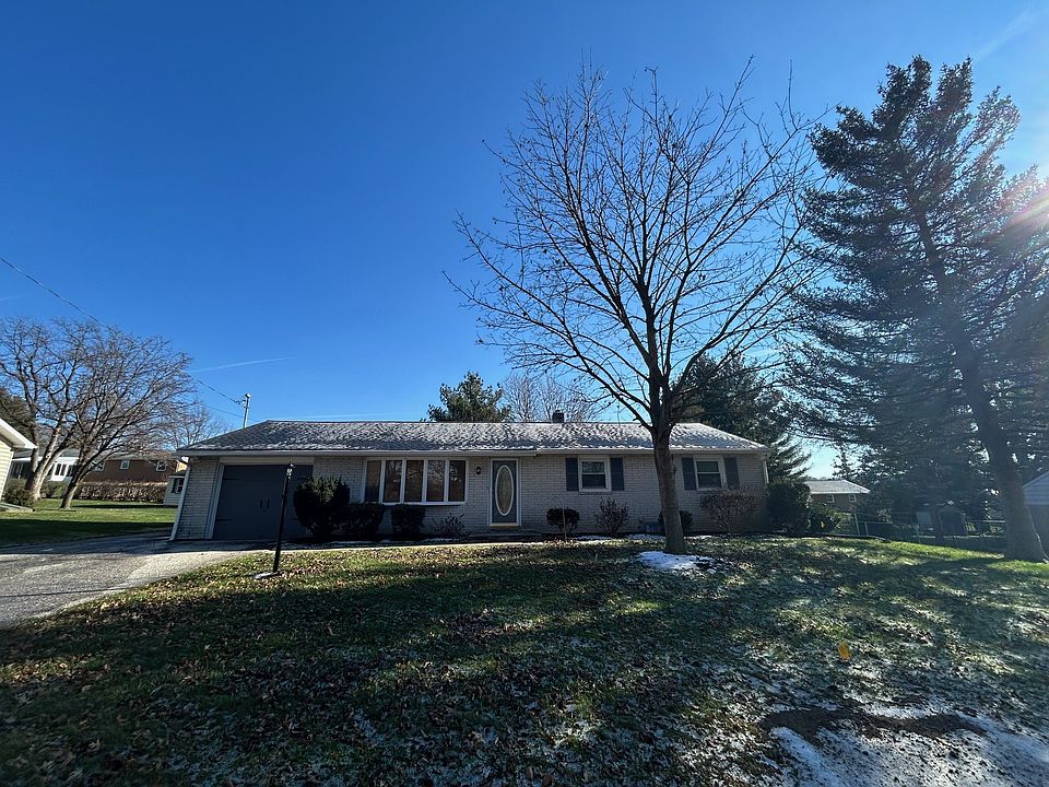 1st image of 120 Clarkson Dr