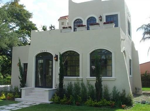 Close up of Old Spanish Beauty