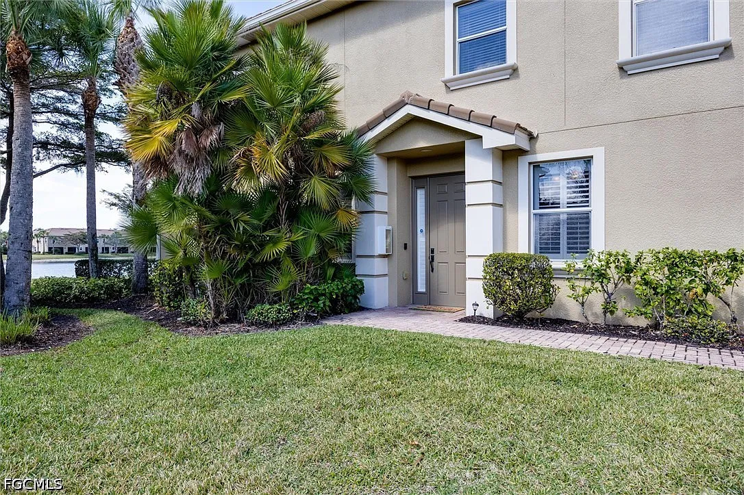 3 bed, 2.5 bath, 1821 sqft, $3,000 — Photo 1