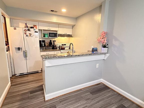 4th image of 115 Hancock Pl NE