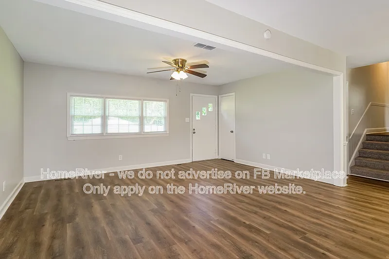 5 bed, 2.5 bath, 1982 sqft, $2,100 — Photo 2