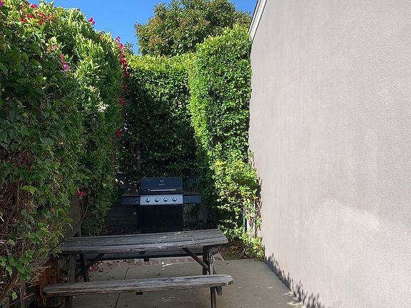 3rd image of 725 S Glenoaks Blvd #10034933