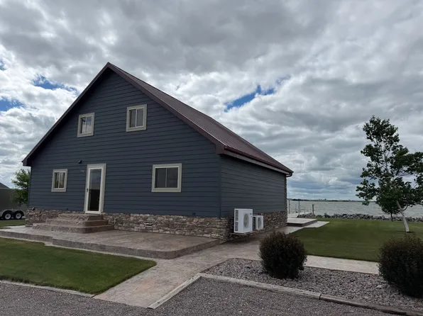 1100 E Lakeshore Dr, Waubay, SD 57273