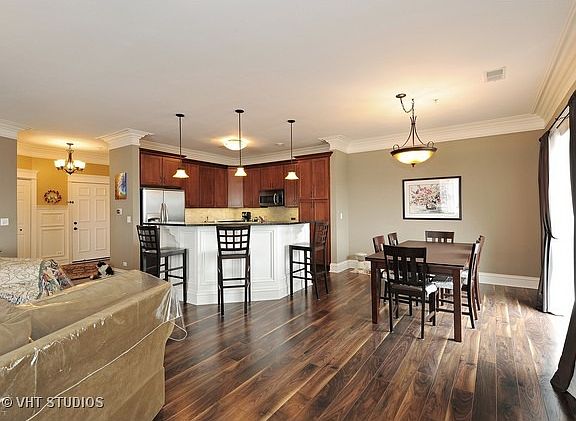 5th image of 945 Burlington Ave Unit 405