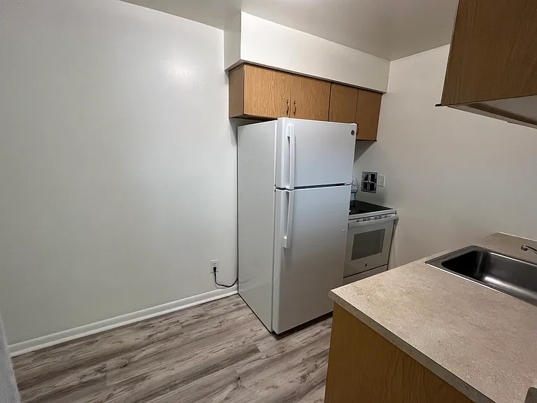 330 William St #B — Photo 7