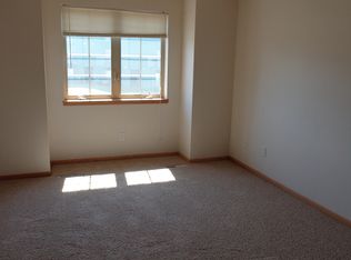826 37th Ave S APT 2, Moorhead, MN 56560
