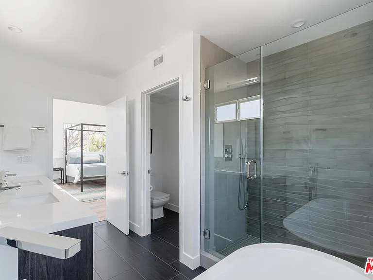 2512 Berkeley Ave — Photo 32