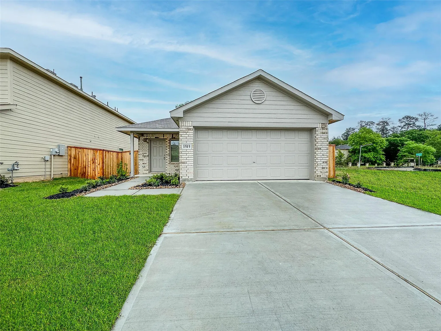 3 bed, 2.0 bath, 1248 sqft, $1,700 — Photo 1