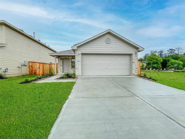 1515 Las Cuevas Dr, Conroe, TX 77301