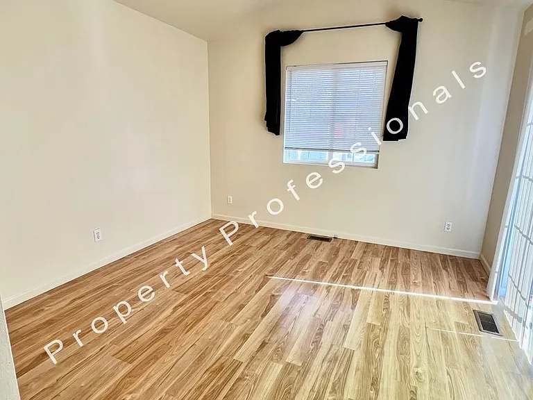 1015 Domelby Ct — Photo 7