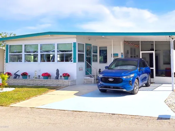 317 8th St, Nokomis, FL 34275