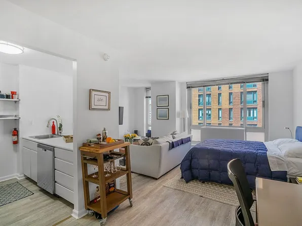 1 Irving Pl APT V18i, New York, NY 10003