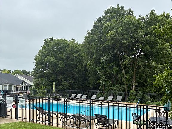 5th image of 410 Benton Dr APT L