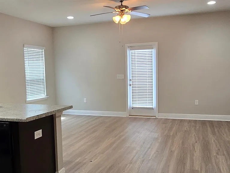 5837 Bay Pl — Photo 2