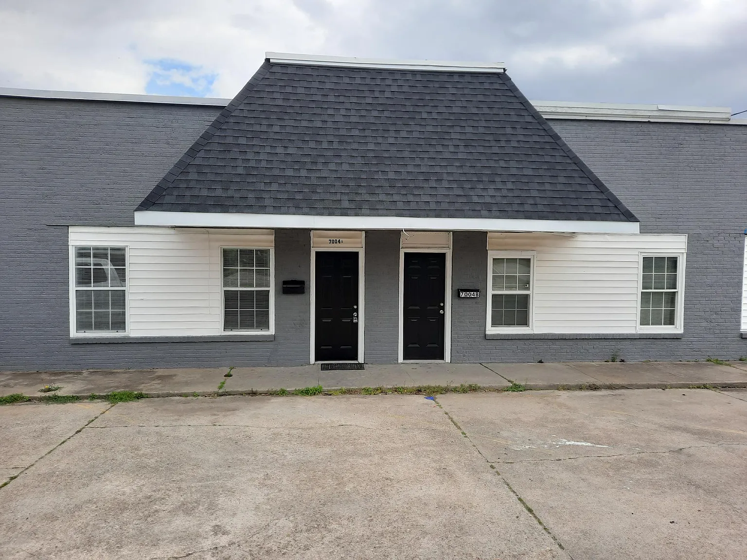 7004 Warwick Blvd — Photo 1