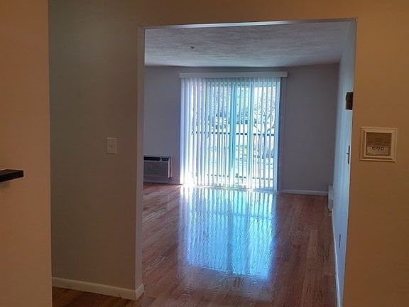 4th image of 55 Elmwood Park APT 20