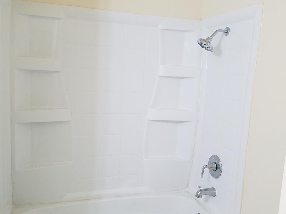 1st image of 1094 W 8th St