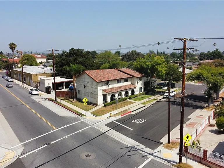425 E Mission Rd #C — Photo 3