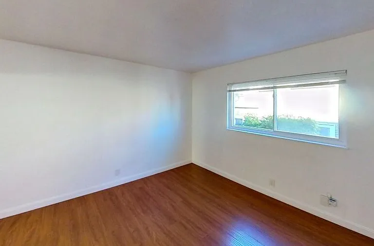 2227 Derby St — Photo 6