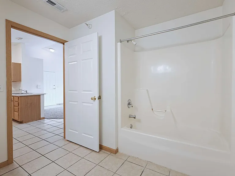Park Ridge Apartments — Photo 23