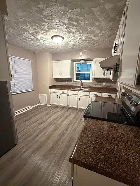 3 bed, 1.5 bath, 1100 sqft, $1,700 — Photo 3