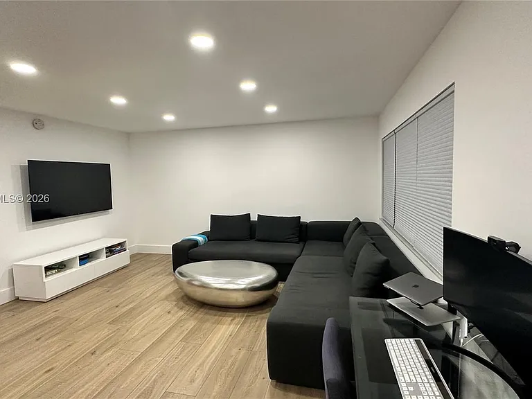 1451 N 12th Ct #11B — Photo 5
