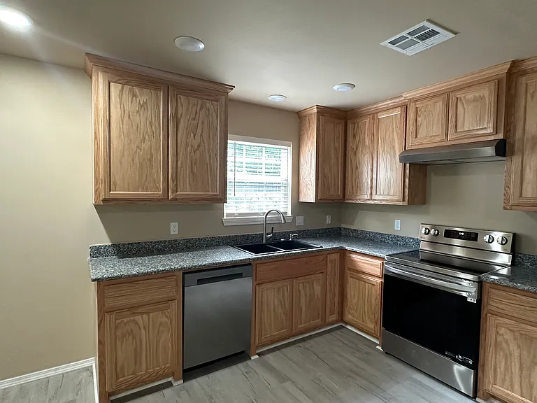 208 W Arden St #1 & 2 — Photo 5