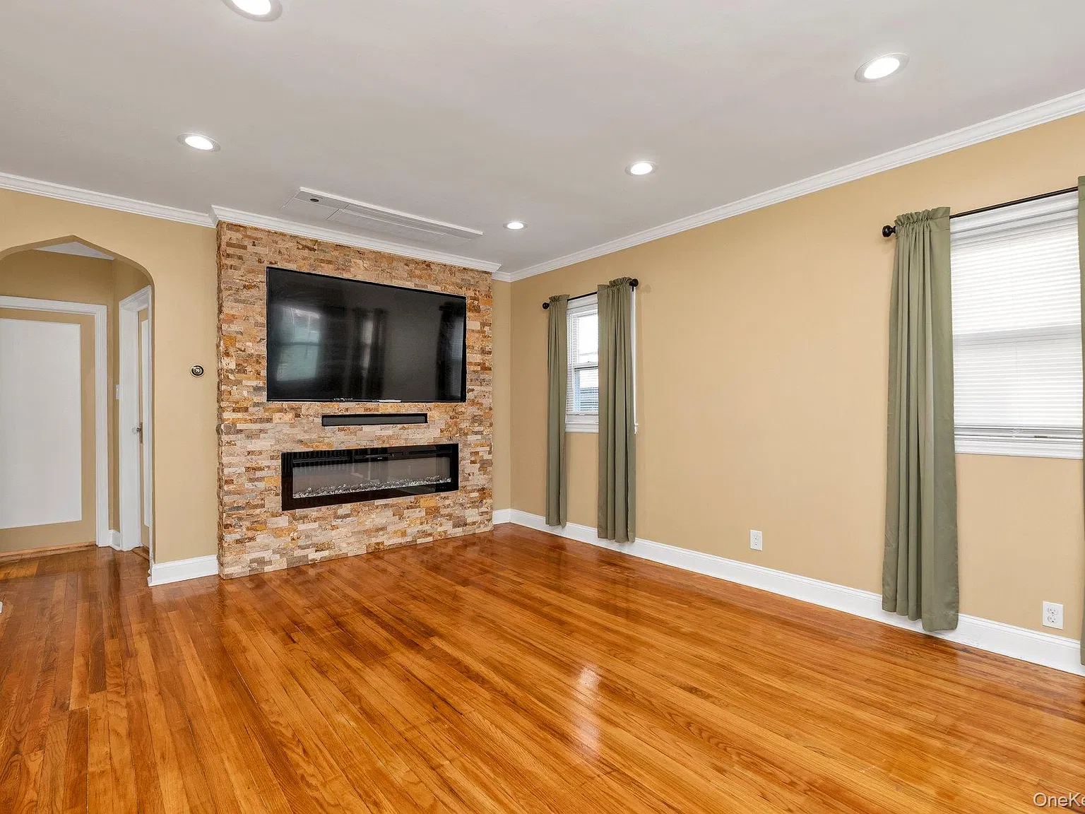2 bed, 1.0 bath, 1128 sqft, $3,000 — Photo 2