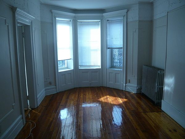 2nd image of 462 43rd St