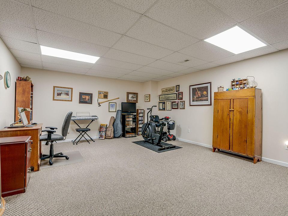 43rd image of 490 Cockatiel Rd