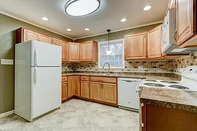 3 bed, 1.5 bath, 1780 sqft, $1,875 — Photo 3