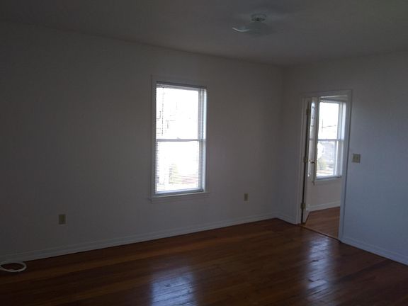 5th image of 90 Woodbury St Floor 2