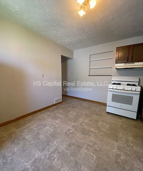2011 Harris St #C — Photo 10