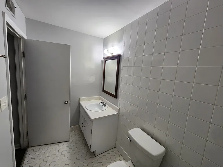 1300 Oakwood Ave #1 — Photo 12