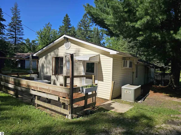 6152 Evergreen Dr, Hale, MI 48739