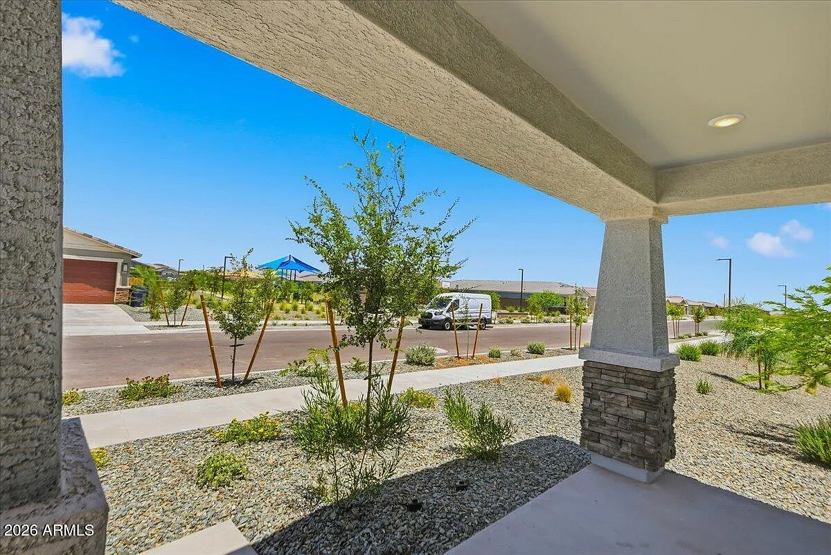 4 bed, 3.0 bath, 2049 sqft, $2,295 — Photo 4
